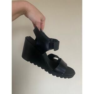Excellent ECCO womens freja black leather wedge sandals size 8